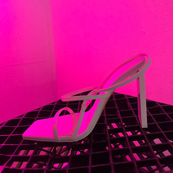 Size 6 Forever 21 White Low High Heels - Picture 3 of 6